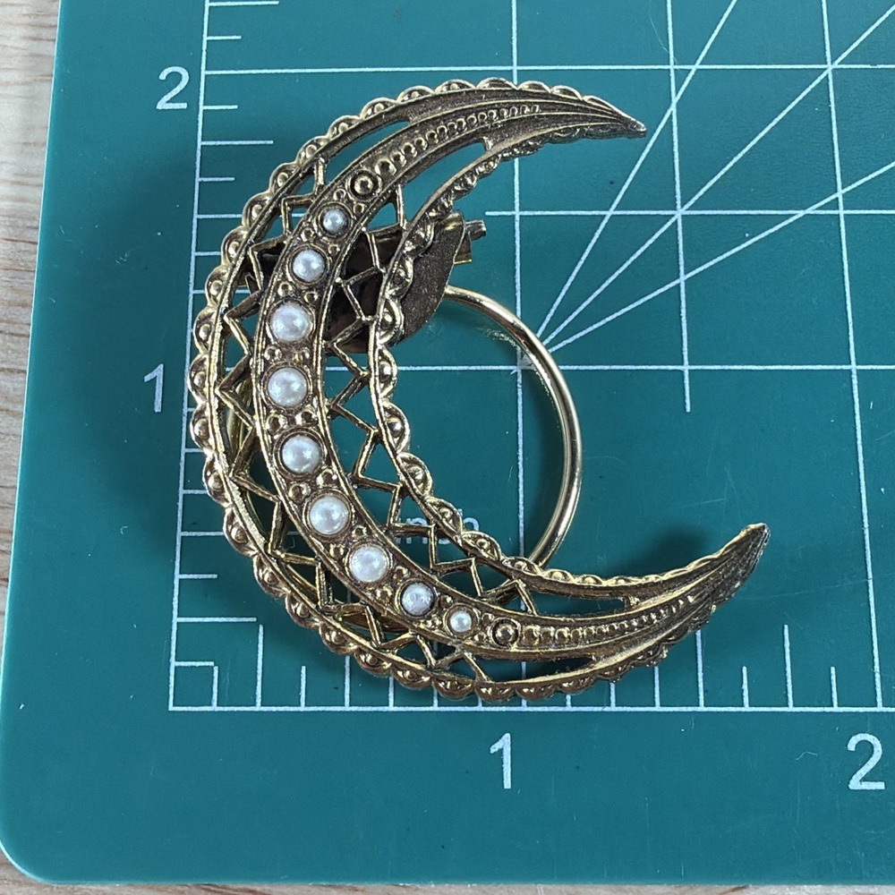 Vintage 1980s celestial half Moon gold and fox pearl scarf clip